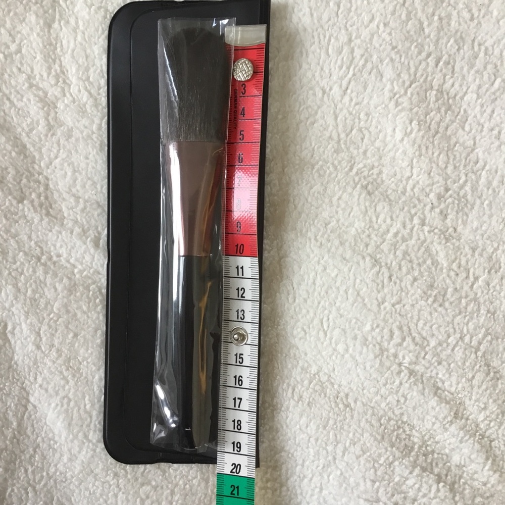 Shiseido Black Handle with Rose Metallic Ferrule Face Brush - Picture 15 of 16